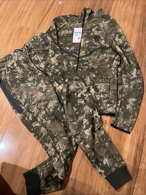 Nike Men's Olive Green Camo Track Jacket and Joggers Set